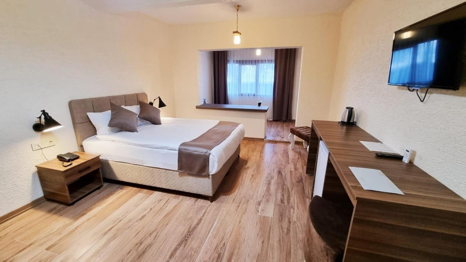 La Pearl Otel *
